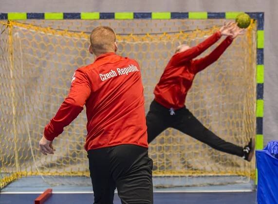 Motivace pro brankářky i úkoly na doma. Kemp má pomoci házené na olympiádu