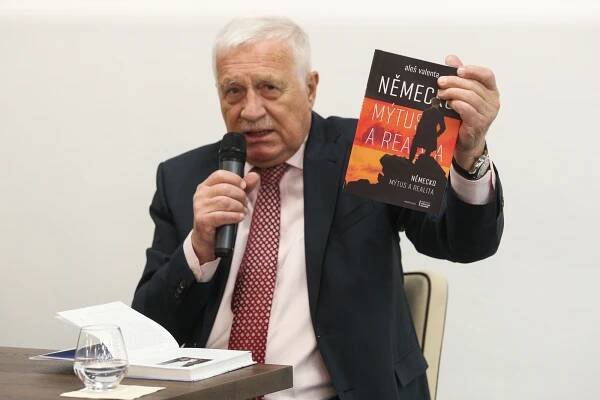 Brno navštívil Václav Klaus. Podepisoval svou knihu o zahraničních cestách