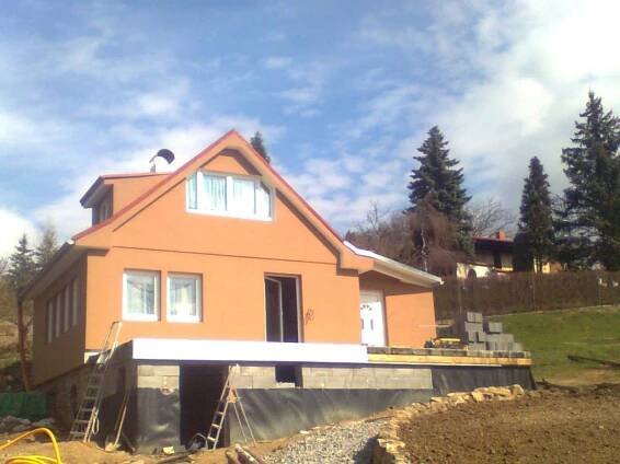 Fotogalerie | Foukaná, chytrá, stříkaná izolace, stavby, stavební firma Praha západ, Beroun, Černošice, Hořovice, Kladno