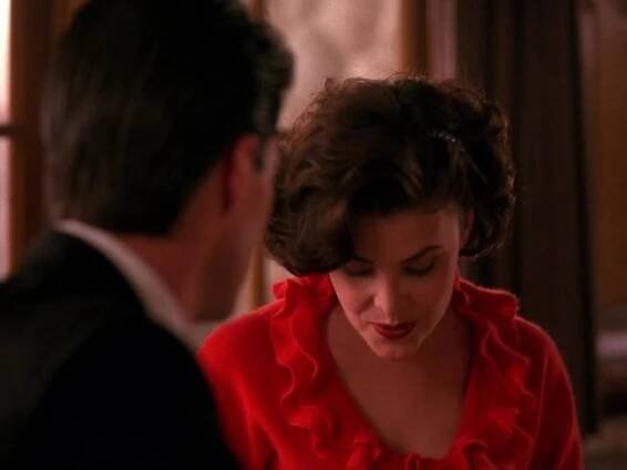 Sherilyn Fenn and Kyle MacLachlan in Městečko Twin Peaks (1990)