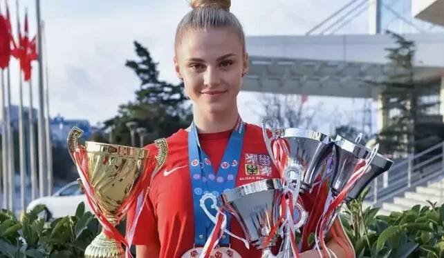 Klenot českého kickboxu! Teprve sedmnáctiletá Eliška Zemanová září doma i ve světě. Snem je olympiáda