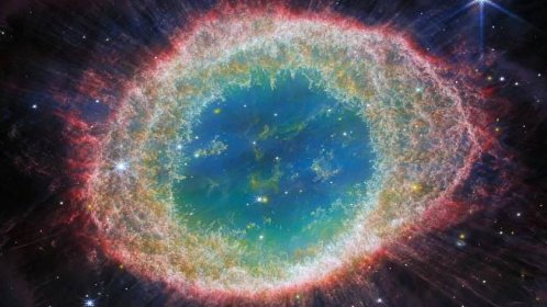 Vědci našli vysvětlení pro záhadné kulaté fullereny tvořené ve vesmíru