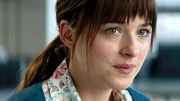Dakota Johnsonová ve filmu Padesát odstínů šedi (2015)