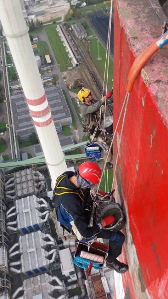 obnova leteckého značení továrního komínu – elektrárna Dětmarovice | Vinculum servis - výškové práce