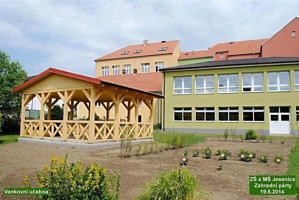 Otevření venkovní učebny základní školy 2014 - Oficiální stránky obce Jesenice