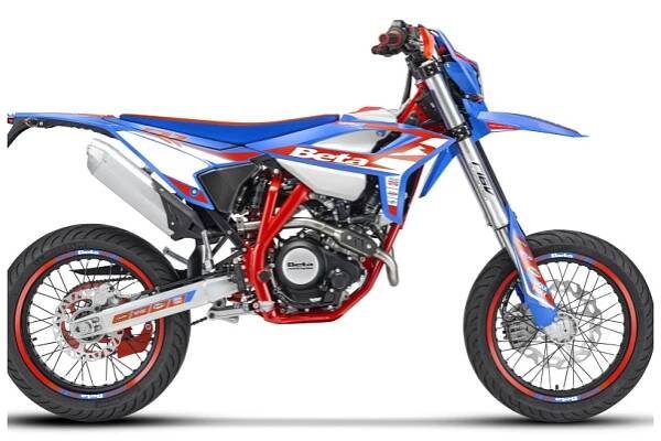 Beta Motard 4T 125 R: Výkonný čtyřtaktní motocykl pro silniční jízdu.