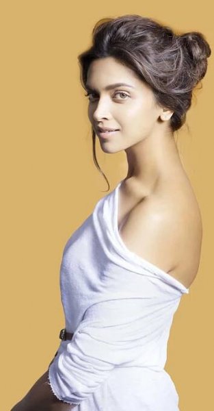 Indian Woman Bollywood Star Deepika Padukone Wallpaper