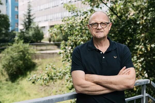Červené víno pomáhá krvinkám? Pověra, alkohol je vždy jed, říká profesor Kozák