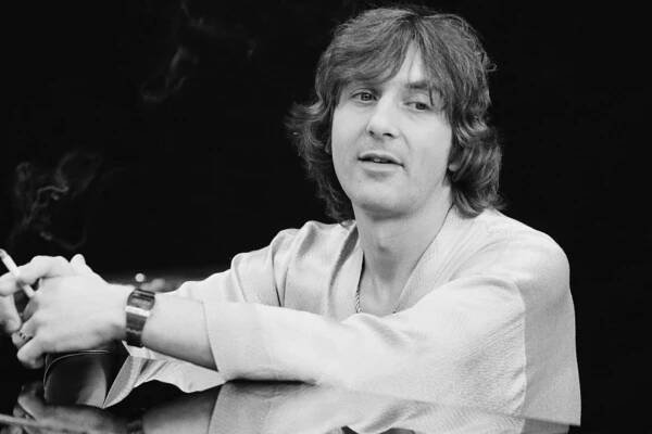 LONDON - 1st MAY: Richard Tandy, keyboard player from Electric Light Orchestra (ELO) performs on the set of a video shoot to promote singles from the album 'Discovery' in May 1979. (Photo by Fin Costello/Redferns)