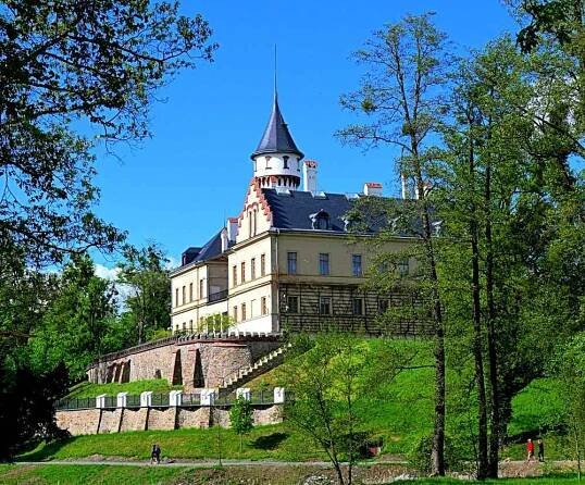 Čtenáři zvou na výlet: Raduň poskytuje krásný zámek a malebné prostředí