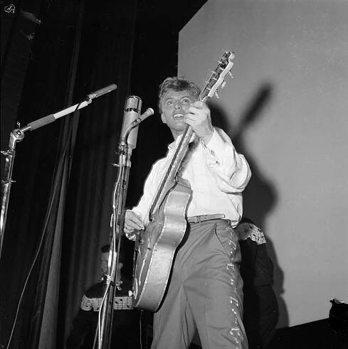 Tommy Steele – Wikipedia
