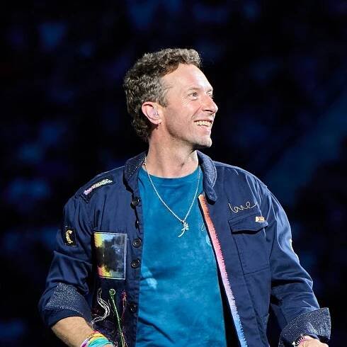 Chris Martin is warning fans about the kiss cam after that Coldplay concert viral clip