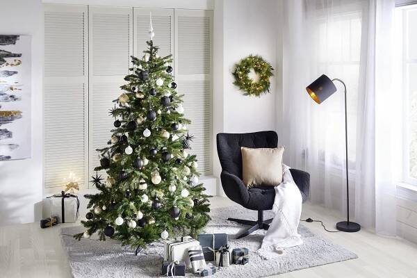 Vánoce v černo-bílé kombinaci budou vypadat elegantně a luxusně. Vyzkoušejte to letos i vy - HomeInCube