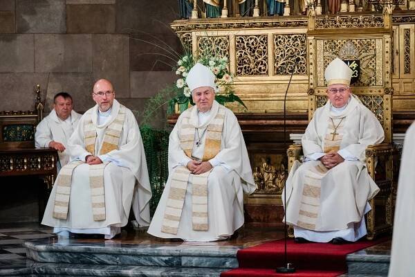 FOTOGALERIE: Svěcení stálých jáhnů v katedrále sv. Petra a Pavla v Brně - Církev.cz | Zprávy