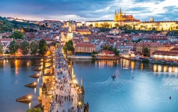 Praha přímo v centru města jen 250 m od zastávky metra v Hotelu Otar *** se snídaní formou bufetu