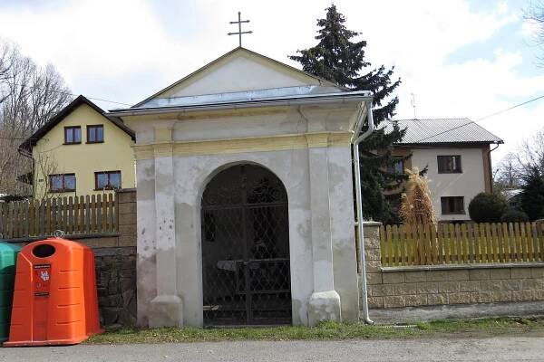 Zámek i rybníky v Bartošovicích mají své kouzlo. Vydejte se tam s námi