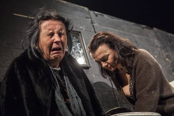 Kráska z Leenane – syrové drama prolnuté černým humorem – OstravaBlog.cz