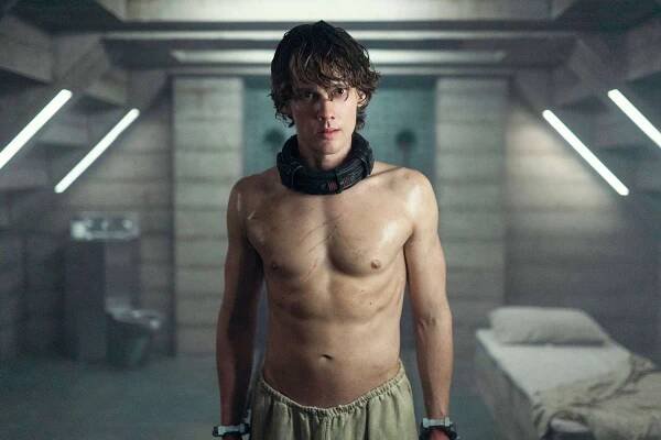 Hunter Doohan as Tyler Galpin