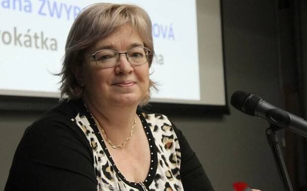 Vyučování k pravdě. Zwyrtek Hamplová jako dezinformátorka, káže rumburské gymnázium. Komentář Štěpána Chába