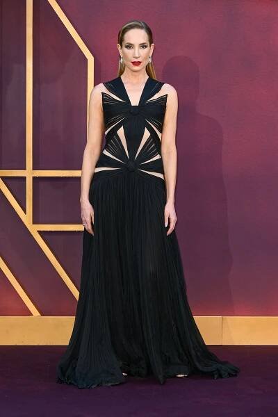 Joanne Froggatt Wore Cong Tri To The ‘Downton Abbey: The Grand Finale’ World Premiere