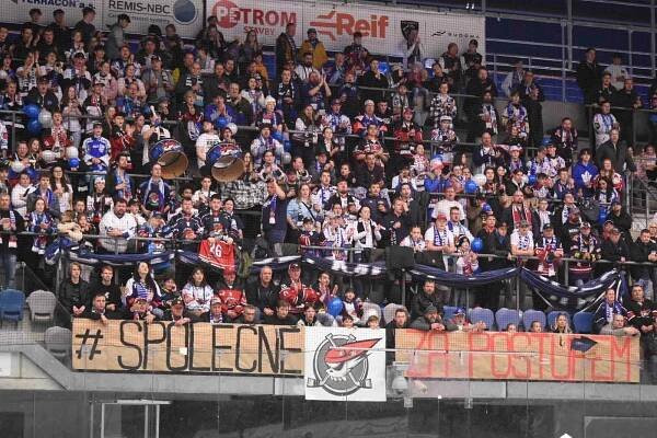 FOTO, VIDEO: Pirátům skončila sezona! Znojmo vyhrálo na severu 5:3