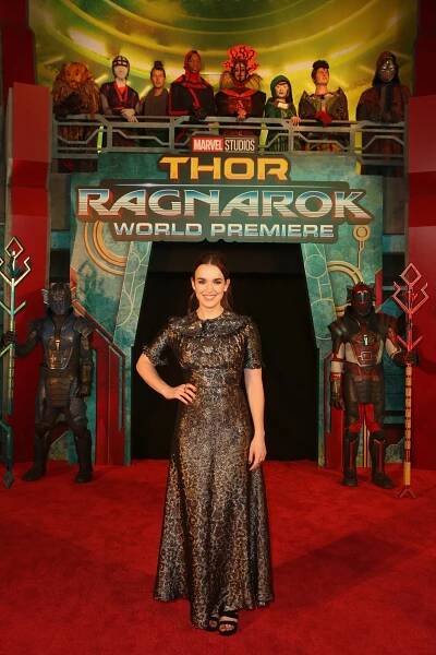 The World Premiere of Marvel Studios' "Thor: Ragnarok" at the El Capitan Theatre on October 10, 2017 in Hollywood, California - Elizabeth Henstridge - Thor: Ragnarok - Z akcí