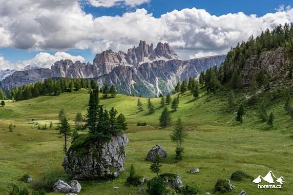 Okolo hřebenu Croda da Lago za krásami italských Dolomit | Horama