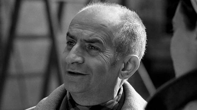Paranoidní Louis de Funès: Vlastnil zámek, pak ho kvůli výhrůžkám přestavěl v bojovou pevnost - Médium.cz
