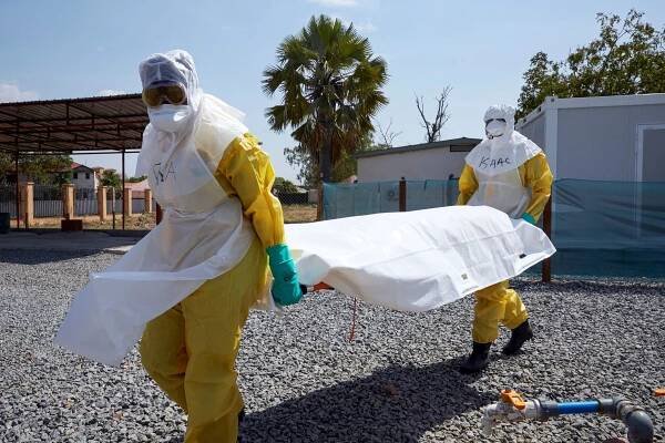 Světu opět hrozí epidemie smrtící eboly, šíří se za hranice