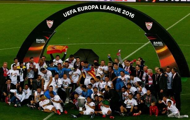 Sevilla vytvořila v Evropské lize dynastii. Liverpool byl proti jen jeden poločas