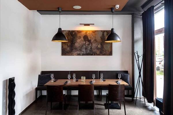 Restaurace Tsuri sushi & fusion (asijská kuchyně) v Ostravě-Porubě, léto 2023.