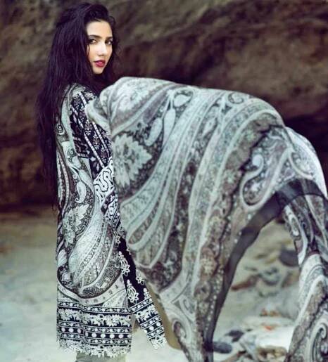 Mahira Khan Salwar Kameez Photo 6