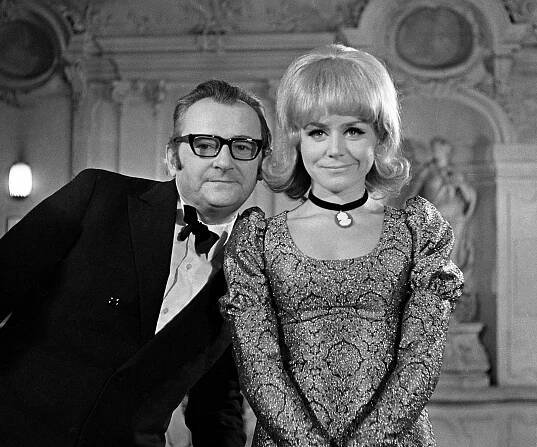 FOTO: Jiří Sovák a Consuela Morávková v roce 1971. – stránka 11