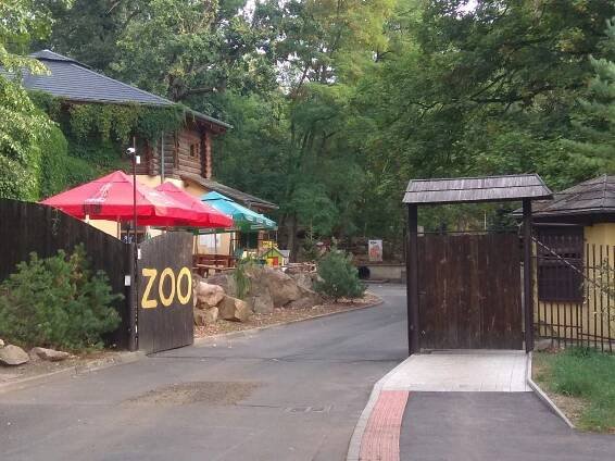 Fotogalerie • Jižní vstup Podkrušnohorský zoopark Chomutov (Vstup do areálu) • Mapy.com