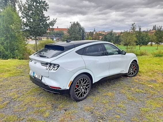 Test Ford Mustang Mach-E GT. Amerika na elektřinu - Autaprozeny.cz