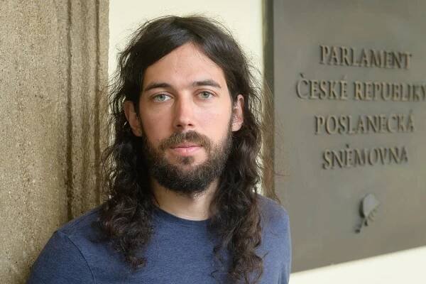 Pirát Mikuláš Ferjenčík: V digitalizaci byly chyby. Ale proč se posunula na rok 2028, nechápu