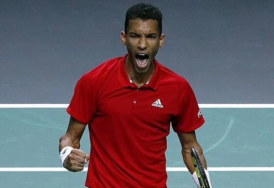 Kanadský tenista Felix Auger-Aliassime se raduje z vítězství během semifinále...
