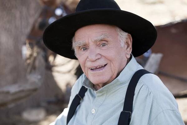 Vánoční cesta lásky - Z filmu - Ernest Borgnine
