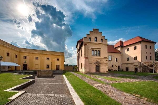 Okružní naučná stezka je zaměřená na poznávání přírody a významných památek v Polné.