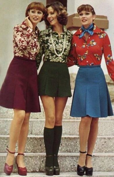 Razones por las que la moda retro de los 70 debería regresar Sukně, Účesy, Léto, Dámská Móda, Hippies, Móda 70. Let, Moda