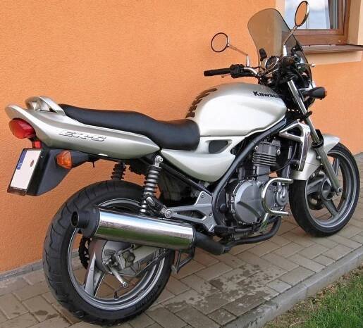 Kawasaki ER 5 | Katalog motocyklů a motokatalog na Motorkáři.cz