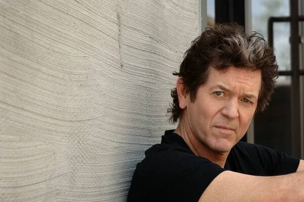 Singer and sogngwriter Rodney Crowell. Vince Gill played in Crowell's band, The Cherry Bombs in the 1980s. (© Thomas Petillo 2009)