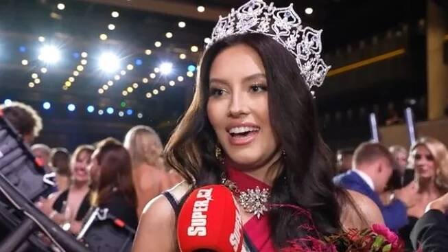Předloni neuspěla, letos se raduje z korunky: Ohnivá tmavovláska srovnala dvě finále Miss - Super.cz