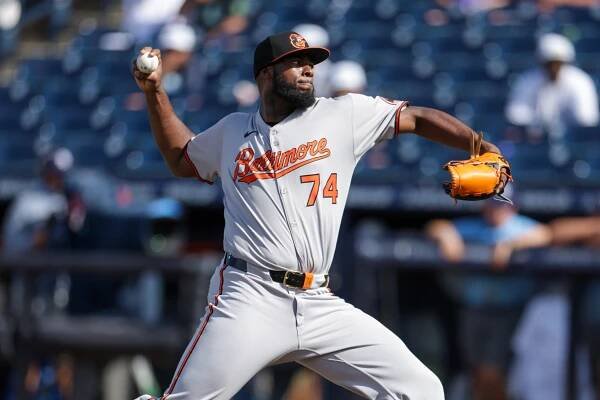 Baltimore Orioles pitcher Felix Bautista throws a pitch.