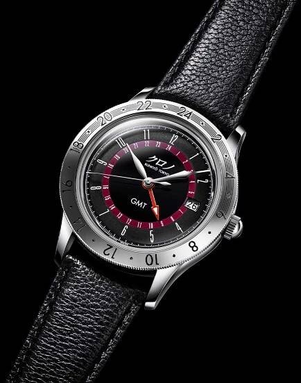 Kurono GMT 1 front tilted view