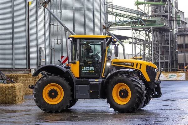 Lukrom | Focení JCB ve Valašském Meziříčí 