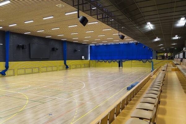 Sportovní hala Věry Čáslavské v Černošicích-Mokropsech a nové třídy školy v Černošicích - Chládek & Tintěra, a.s.