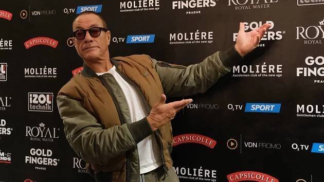 Van Damme dorazil do Prahy. V rámci Noci s legendou ho vyzpovídají Jágr a Vašut