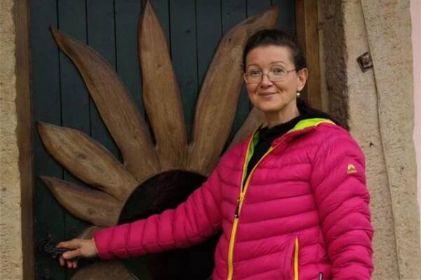 Eva Francová u vstupu do Slunečního domu ve Svatojánu | foto: Vladislava Wildová,  Český rozhlas