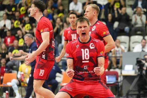 Jakub Janouch, nahrávač volejbalových Lvů Praha, slaví... | iROZHLAS - spolehlivé zprávy